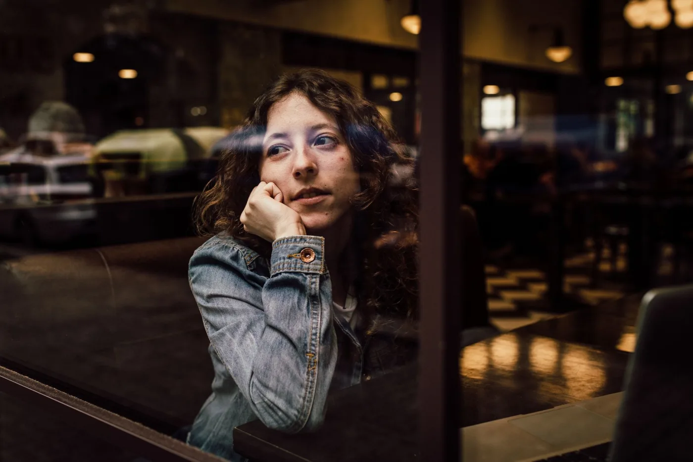 Anxious Attachment Style: Signs and Healing