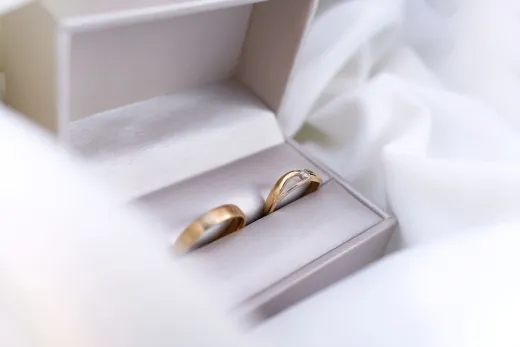 Gold wedding rings the complete guide - Wedding Fashion & Jewellery