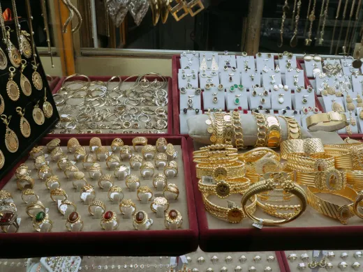 Showcase of elegant gold and silver jewelry - Wedding Fashion & Jewellery