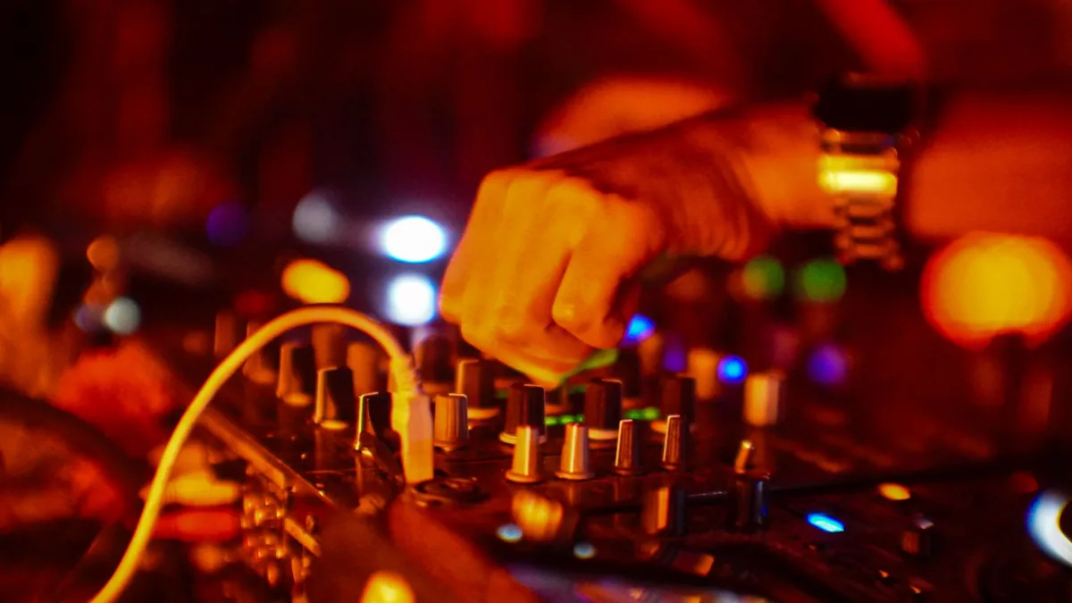 Wedding DJ: The Complete Guide