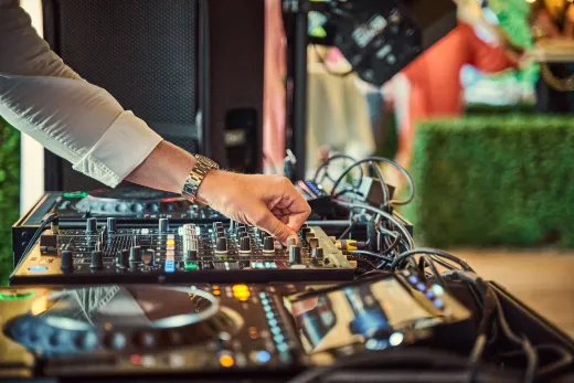 Wedding dj the complete guide - Venues & Vendors